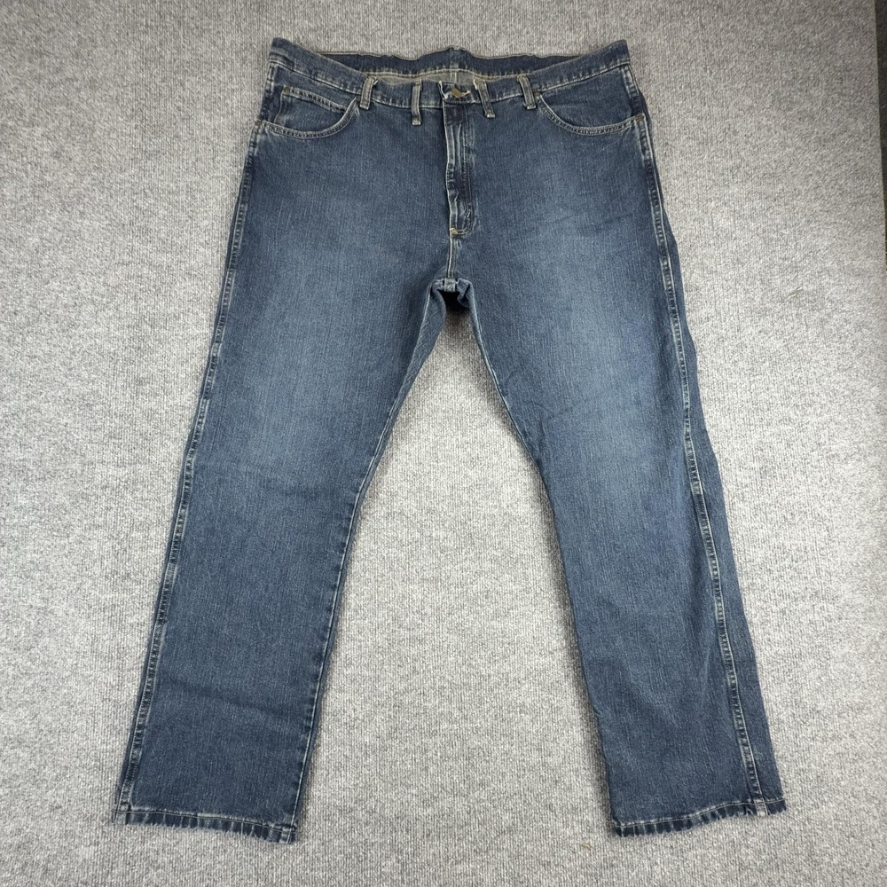 Wrangler Rugged Wear Jeans Mens 44x32 Blue Medium Wash Straight Denim‎ Pants